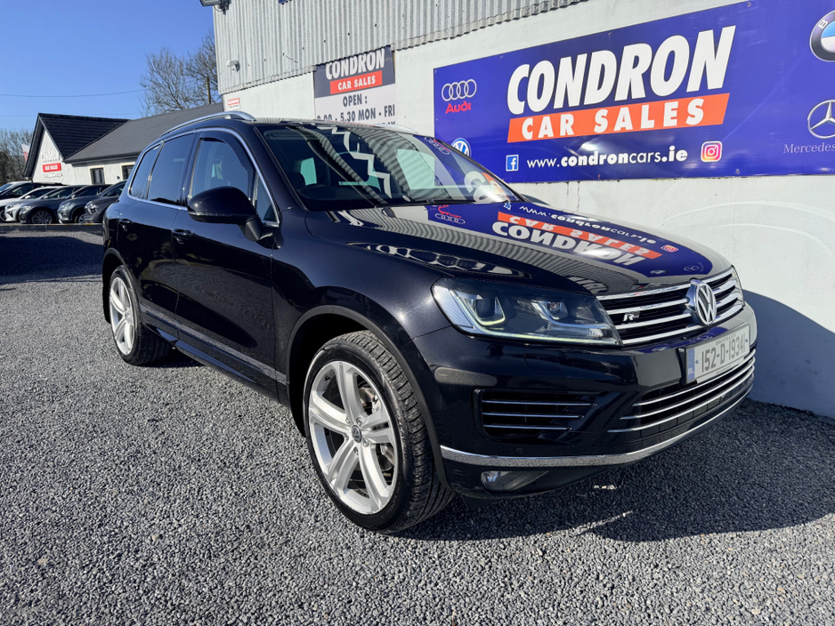 2015 Volkswagen Touareg - image 2