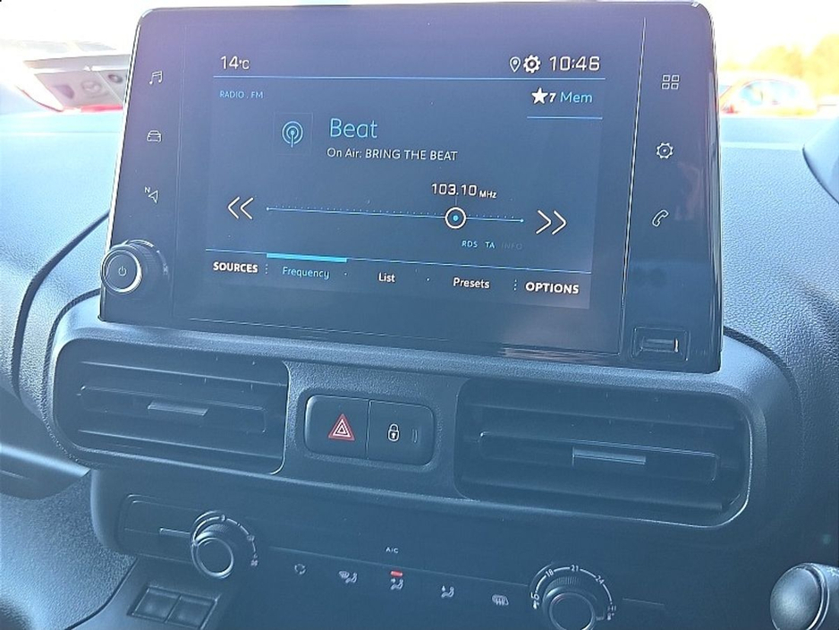 2024 Peugeot Partner - image 12