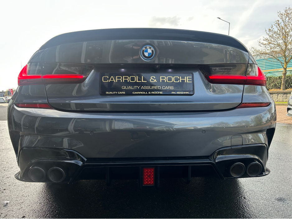 2021 BMW 3 Series - image 18