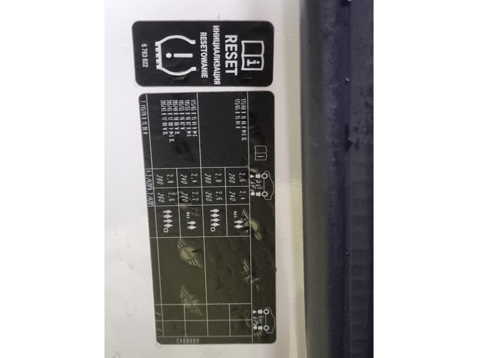 2014 MINI Hatch - image 9