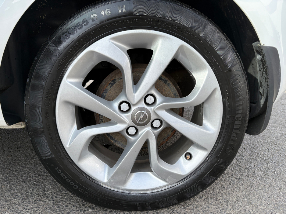 2016 Opel Corsa - image 12