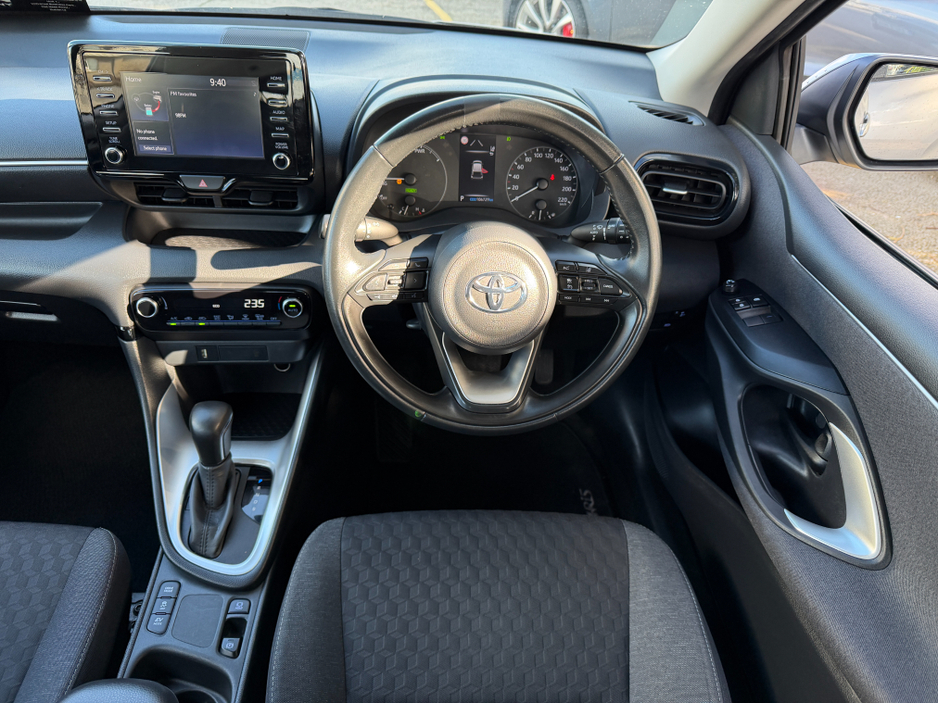 2023 Toyota Yaris - image 15