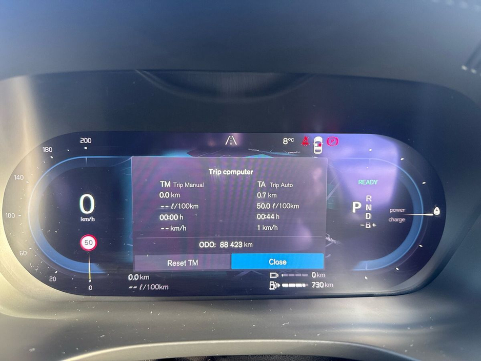 2023 Volvo XC60 T6 PHEV 350hp AT8 Plus (dark theme) €44,975