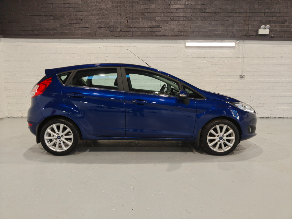2017 Ford Fiesta - image 2