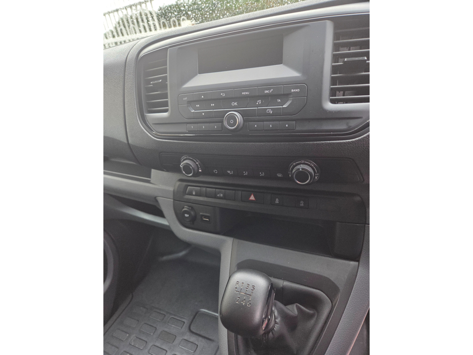 2023 Opel Vivaro - image 8