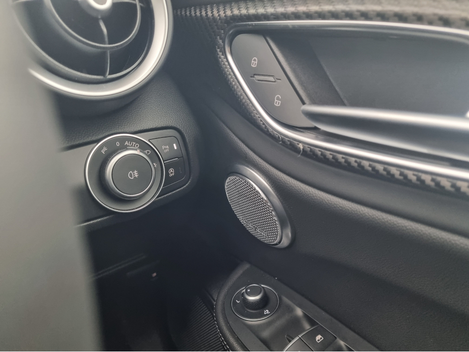 2025 Alfa Romeo Giulia V6 BI-TURBO QUADRIFOGLIO