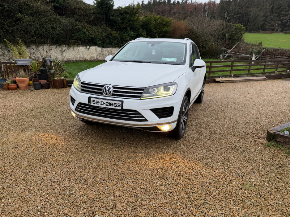 2015 Volkswagen Touareg - image 11