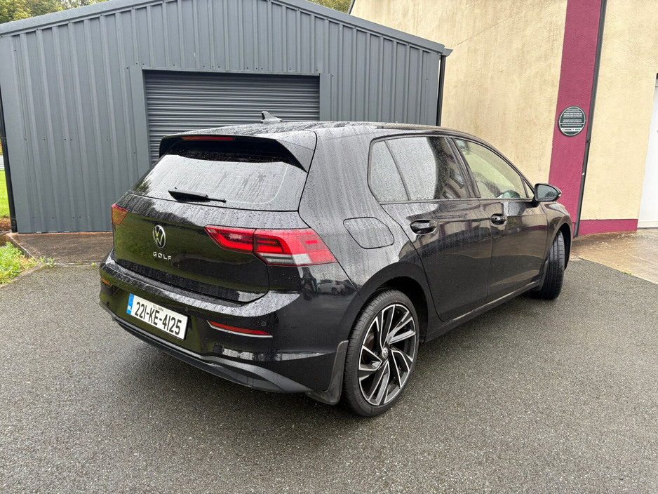 2022 Volkswagen Golf 2.0 TDI 115HP Life €23,995