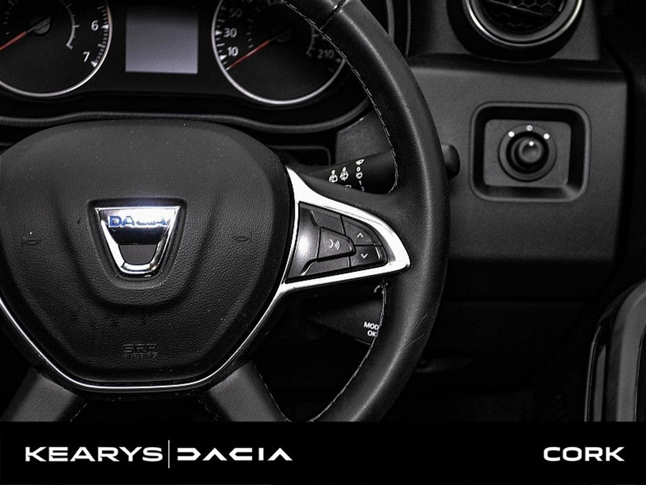 2020 Dacia Duster - image 21