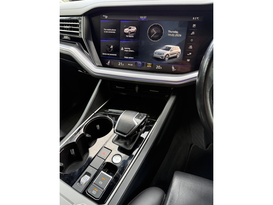 2019 Volkswagen Touareg - image 12