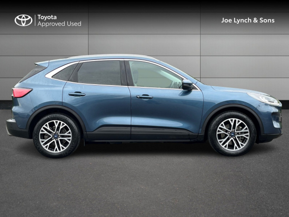 2020 Ford Kuga - image 3