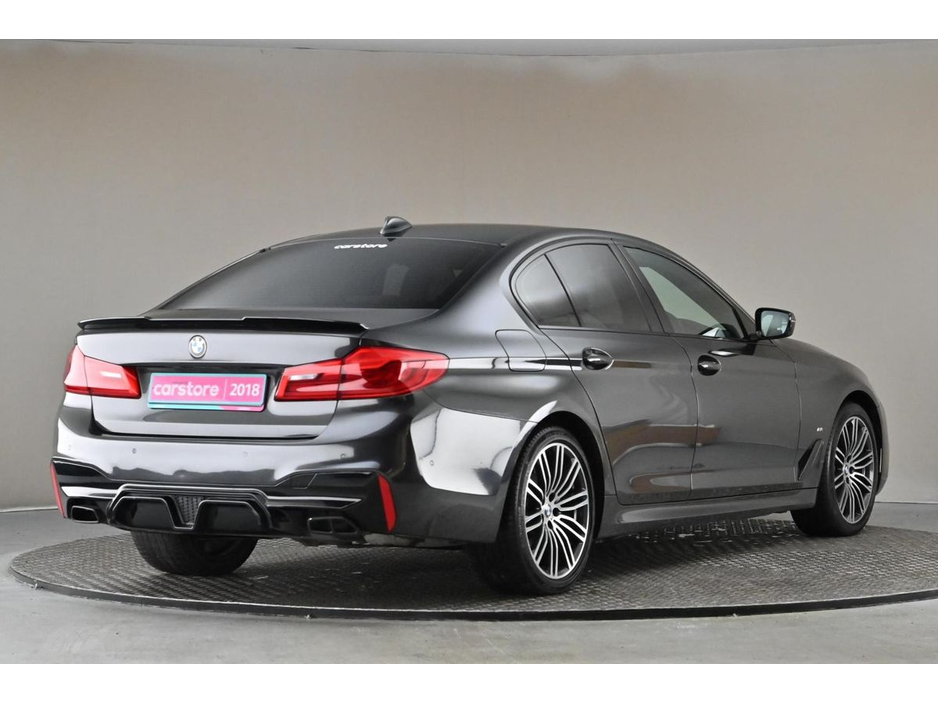 2018 BMW 5 Series - image 9