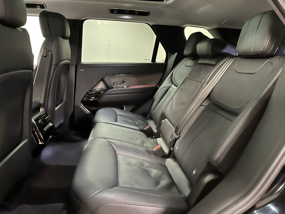 2023 Land Rover Range Rover - image 8