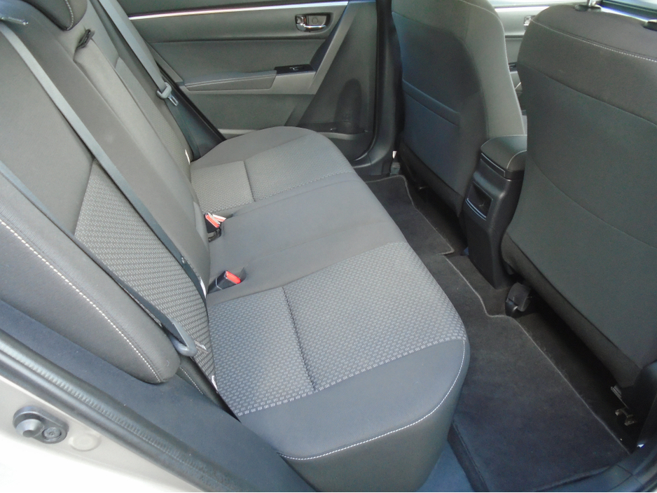 2016 Toyota Corolla - image 8