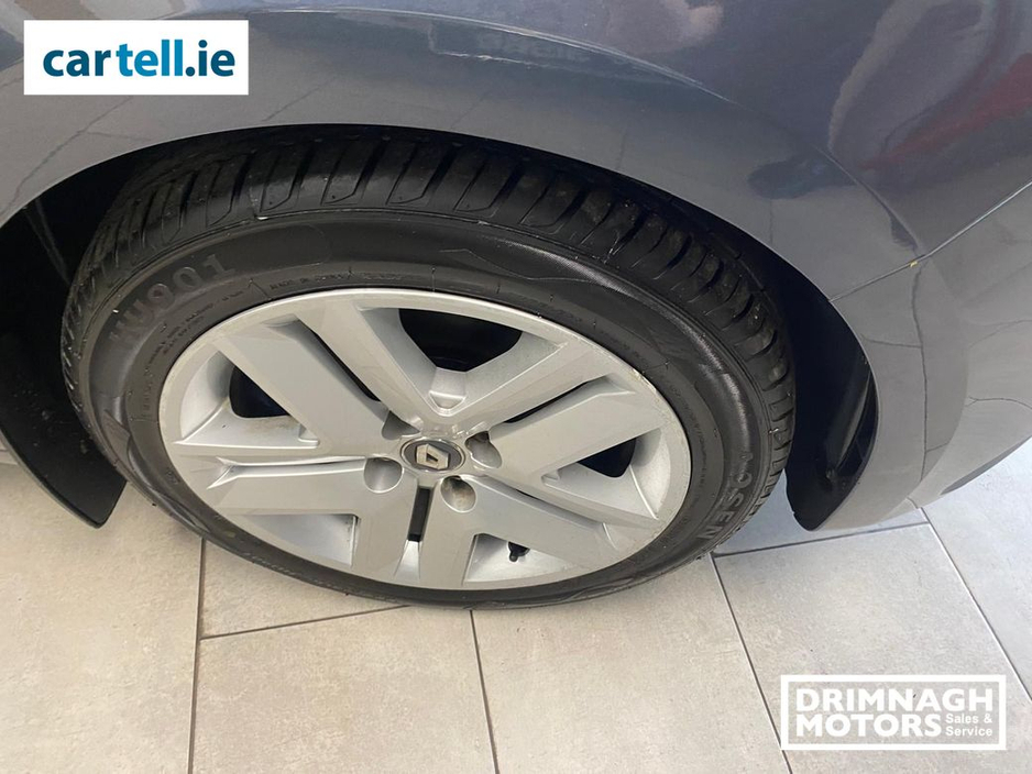 2020 Renault Clio - image 8