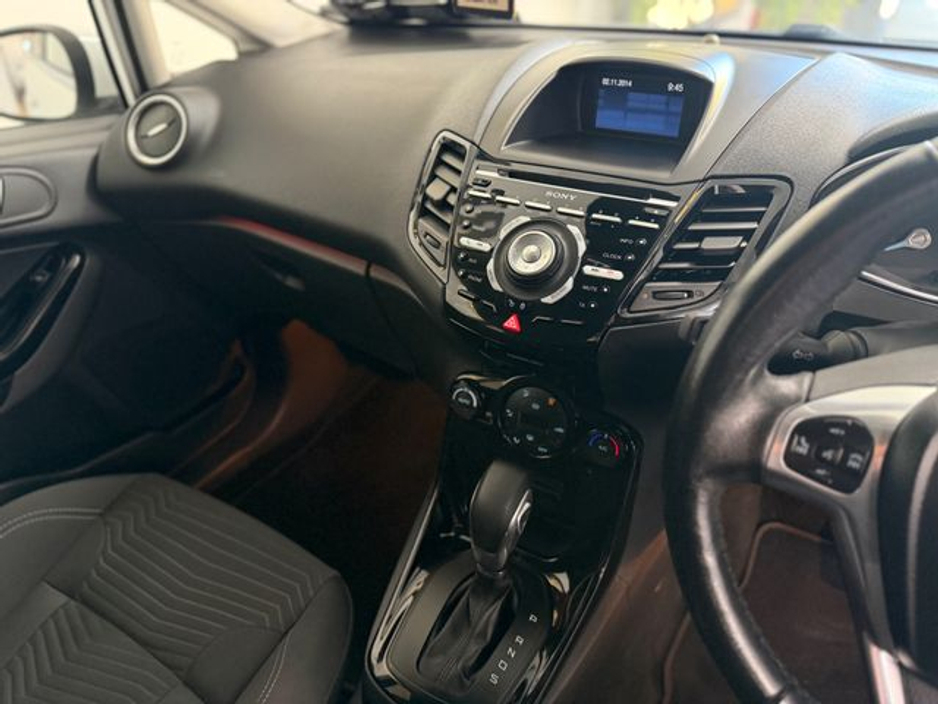 2015 Ford Fiesta - image 10