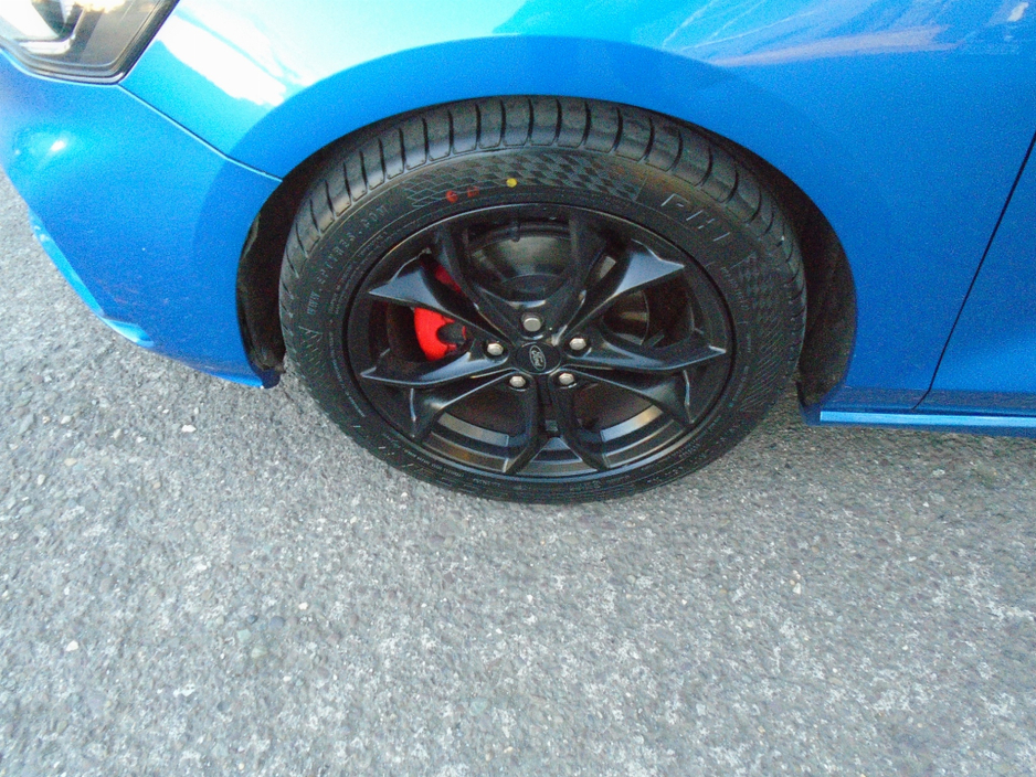 2019 Ford Focus - image 5