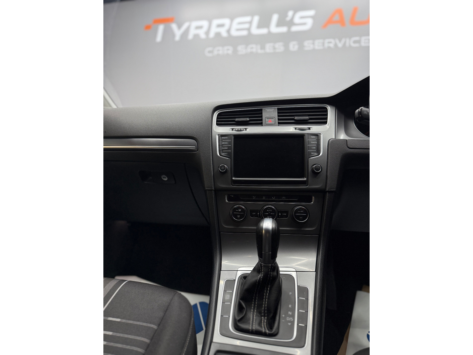 2015 Volkswagen Golf - image 16