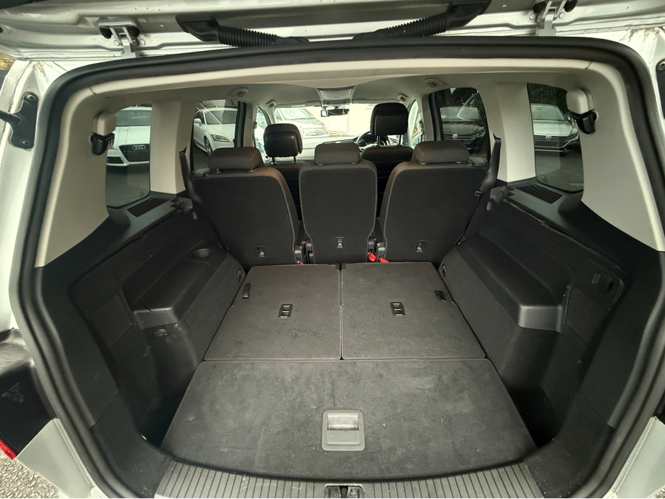 2016 Volkswagen Touran - image 6