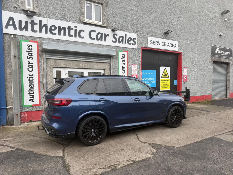 2022 BMW X5 - image 2