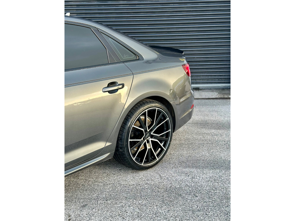 2018 Audi A4 - image 17