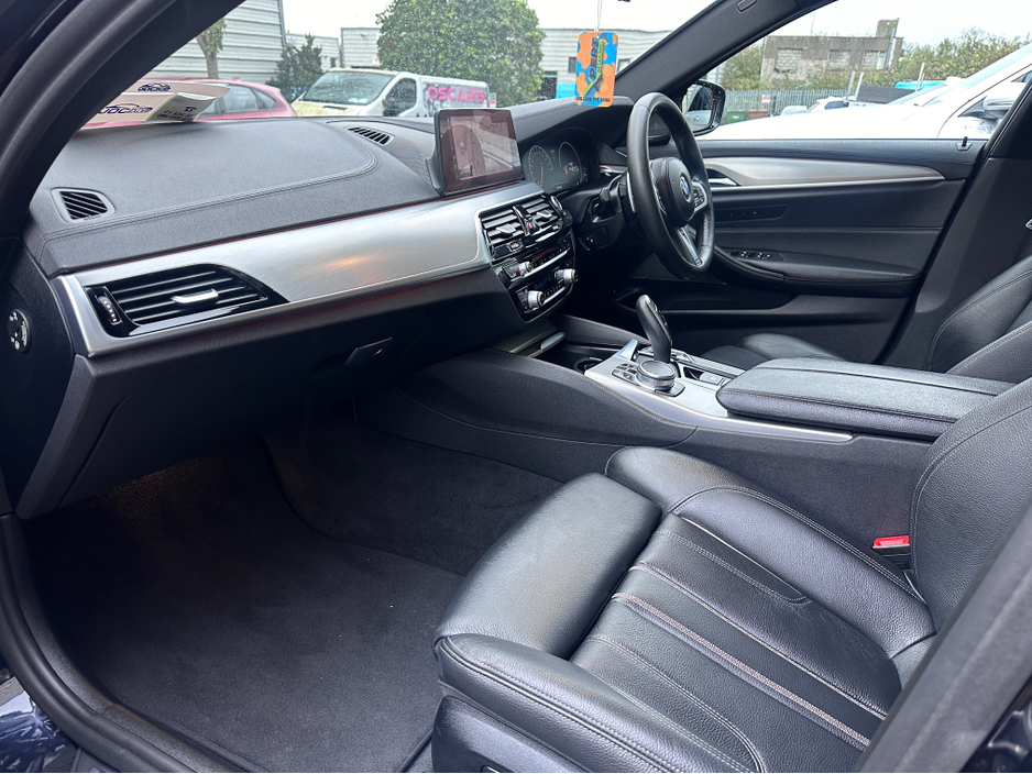 2019 BMW 5 Series - image 10
