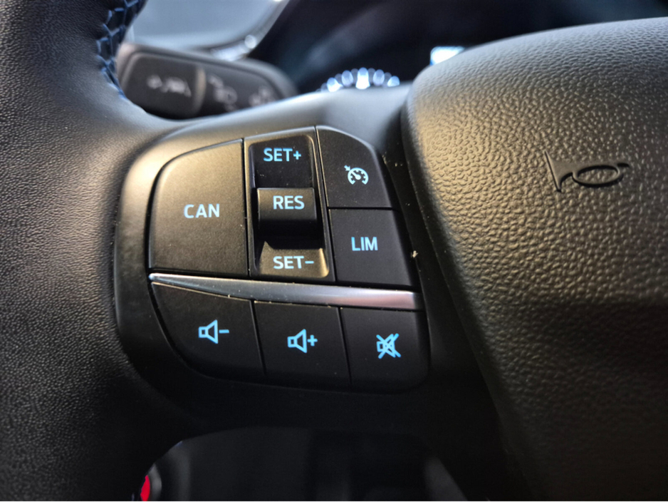 2022 Ford Fiesta - image 12