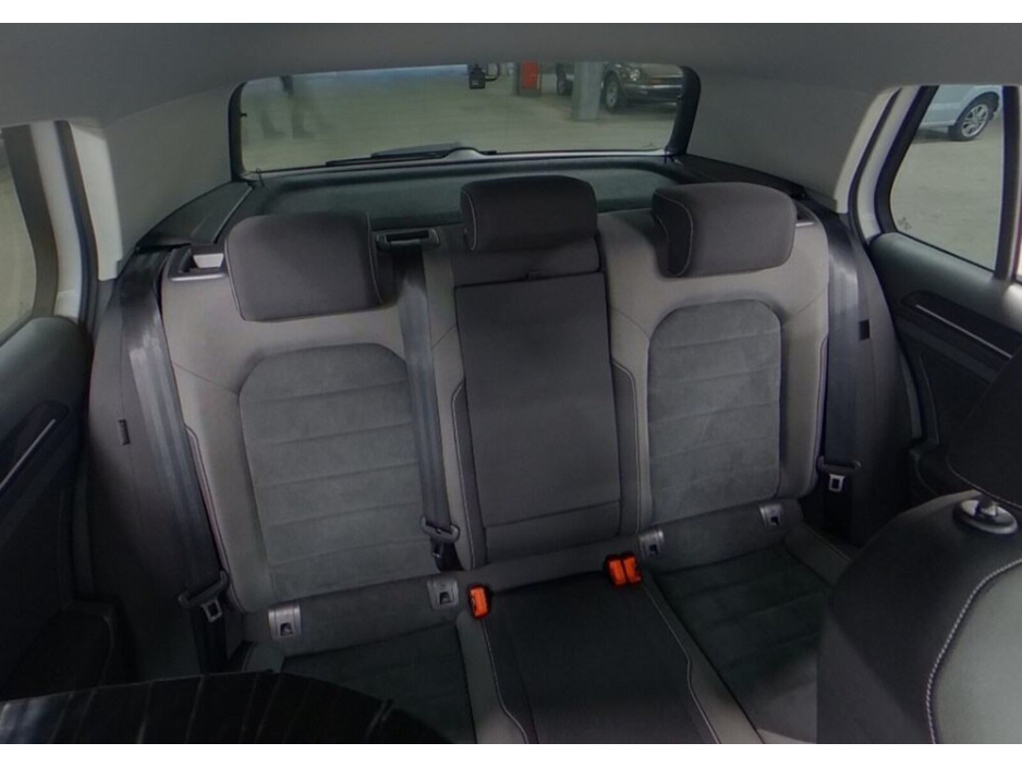 2016 Volkswagen Golf - image 11