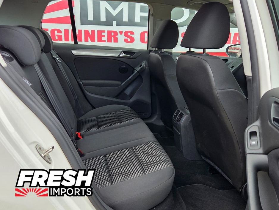 2013 Volkswagen Golf - image 16