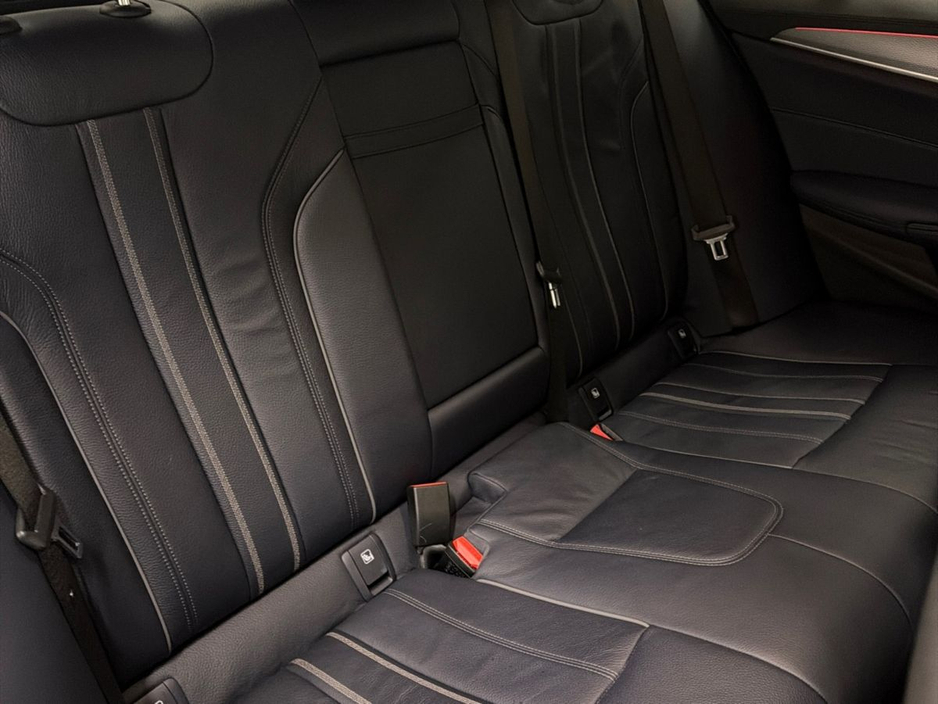2019 BMW 5 Series - image 11