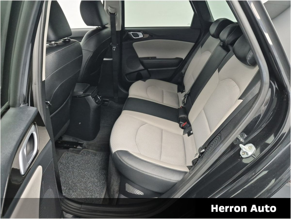 2021 Kia Ceed - image 9