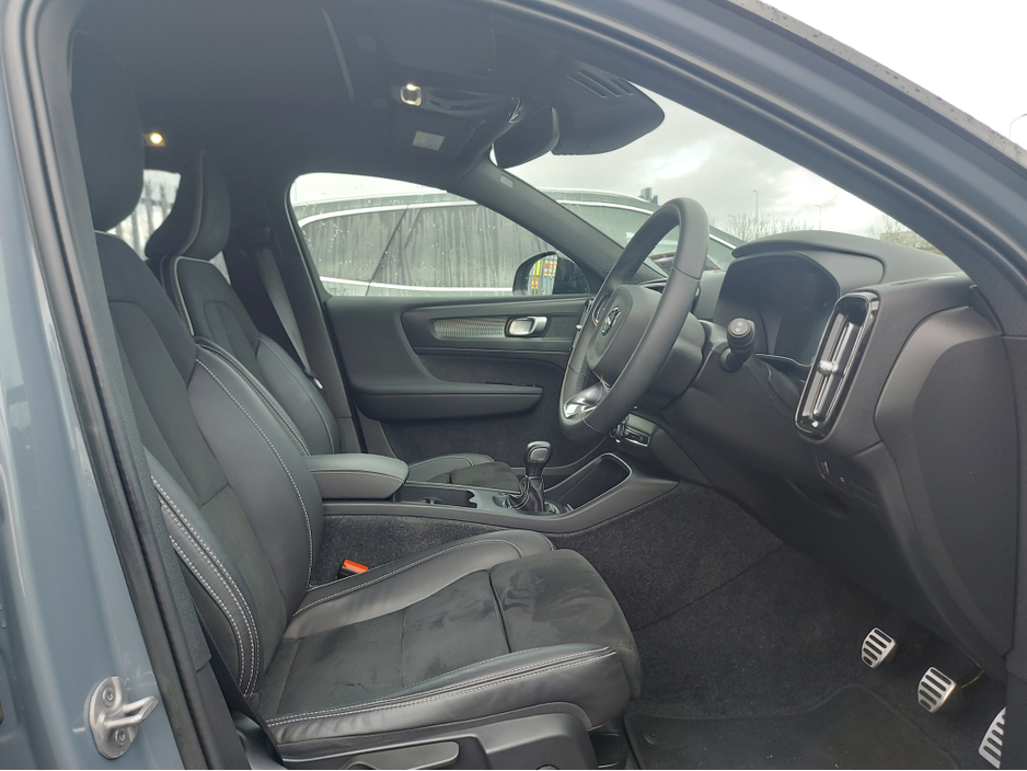 2023 Volvo XC40 T2 P R-DESIGN MAN 5DR €39,950