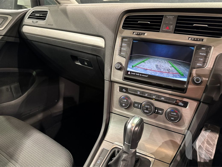 2016 Volkswagen Golf - image 19