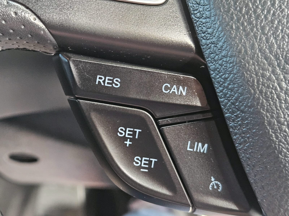 2018 Ford Focus - image 10