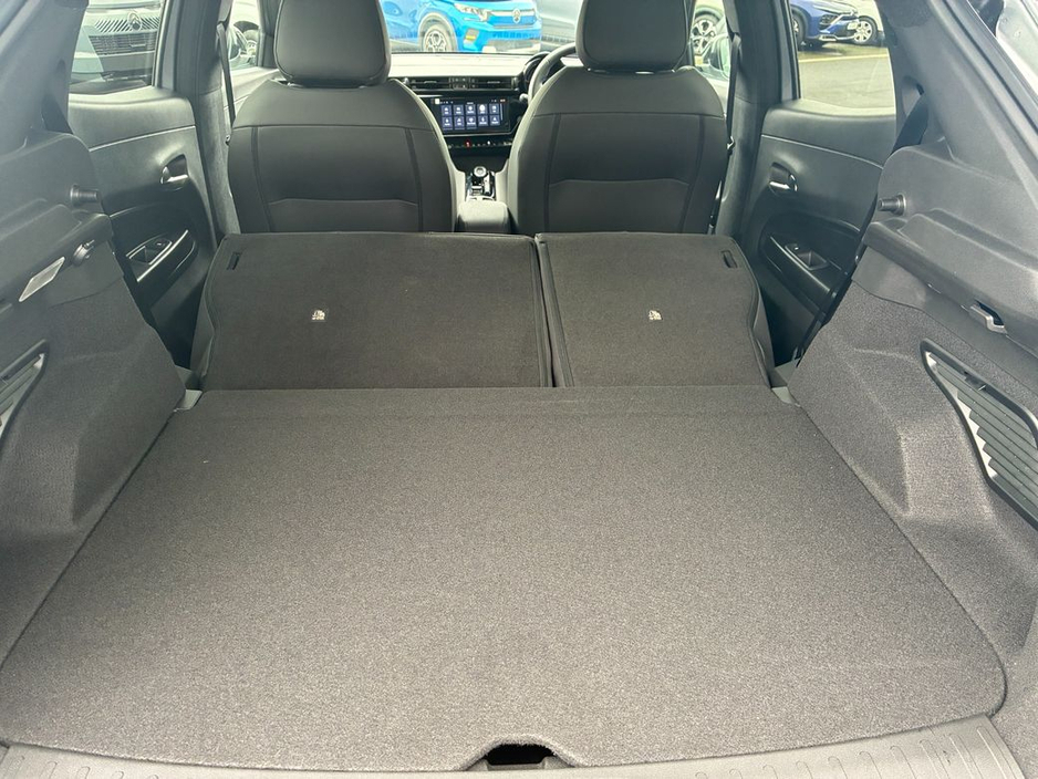 2026 Alfa Romeo Junior Ibrida €44,345