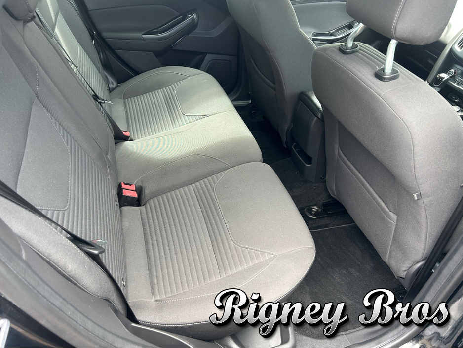 2017 Ford Focus - image 8