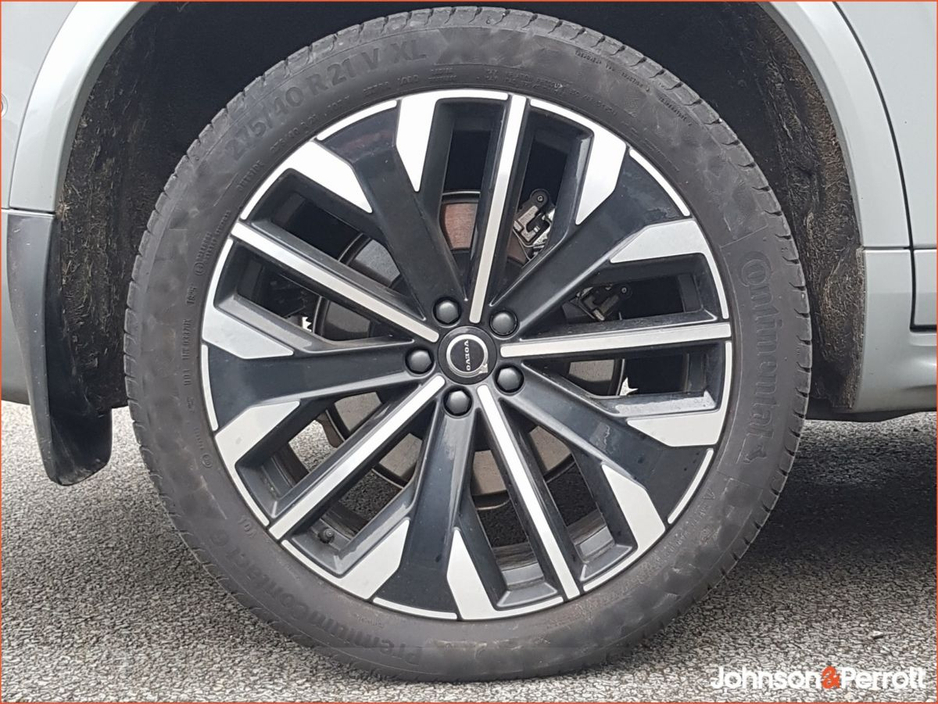 2025 Volvo XC90 - image 16