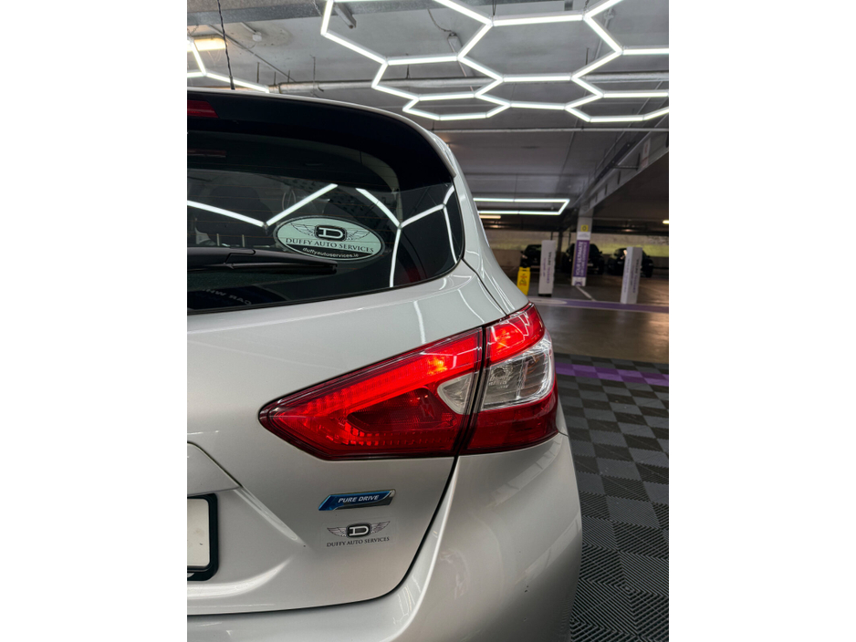 2015 Nissan Pulsar - image 12