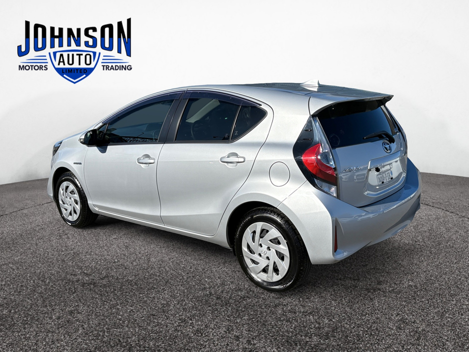 2018 Toyota Aqua - image 5