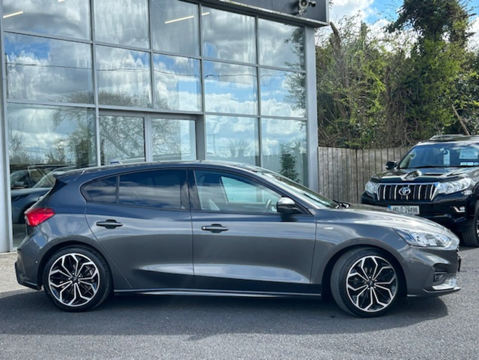 2021 Ford Focus - image 2