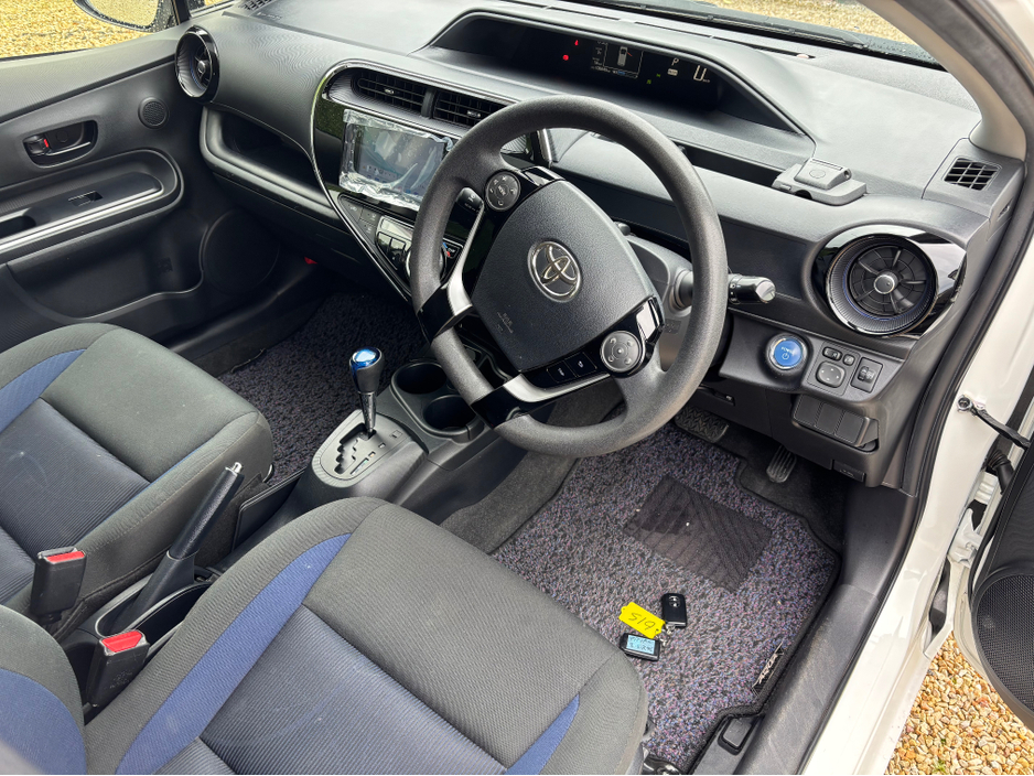 2017 Toyota Aqua - image 7