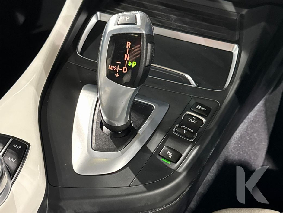 2018 BMW 1 Series 118 STYLE EDITION - WHITE HALF LEATHER - FACTORY ALLOYS €17,950