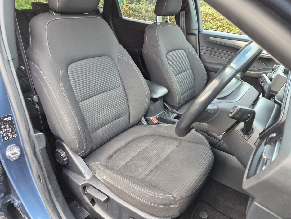 2022 Ford Kuga - image 18