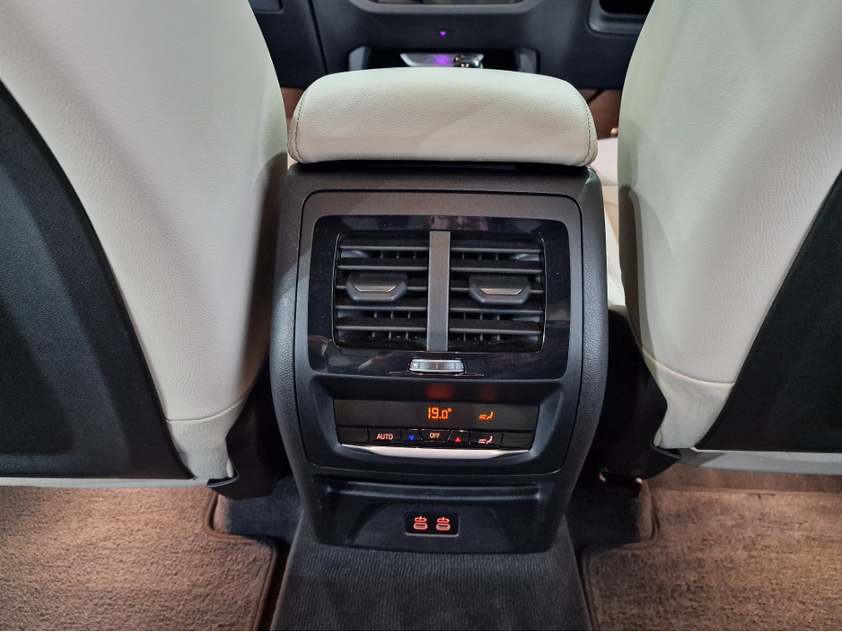 2022 BMW X3 30E M SPORT (PRO PACK / OYSTER LEATHER) X-DRIVE AUTOMATIC **ONE OWNER / TOP SPEC / 20" ALLOYS / APPLE CARPLAY / ADAPTIVE LED HEADLIGHTS / BMW M SEATBELTS / ELECTRIC BOOTLID /REVERSE CAMERA / SAT NAV** €49,900