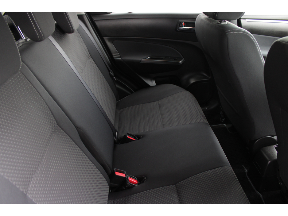 2015 Suzuki Swift - image 17