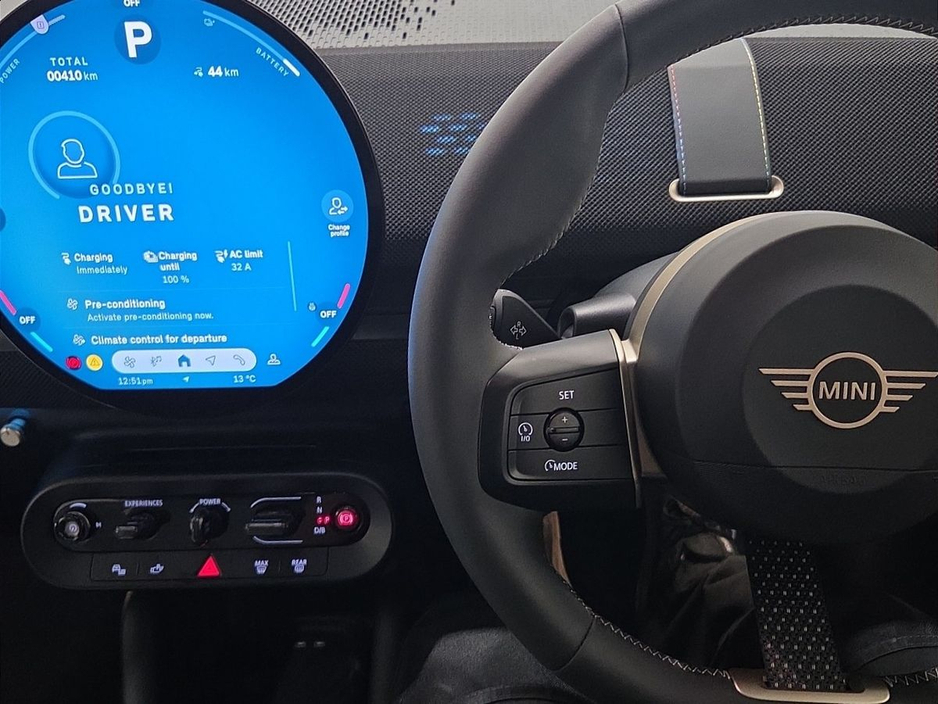 2025 MINI Aceman - image 17