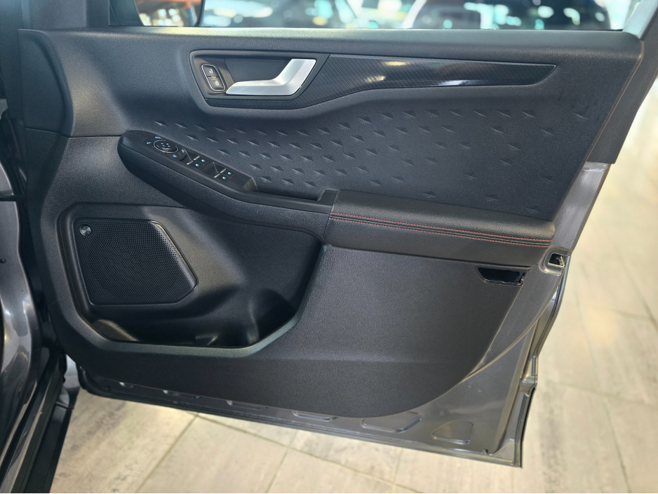 2021 Ford Kuga - image 6