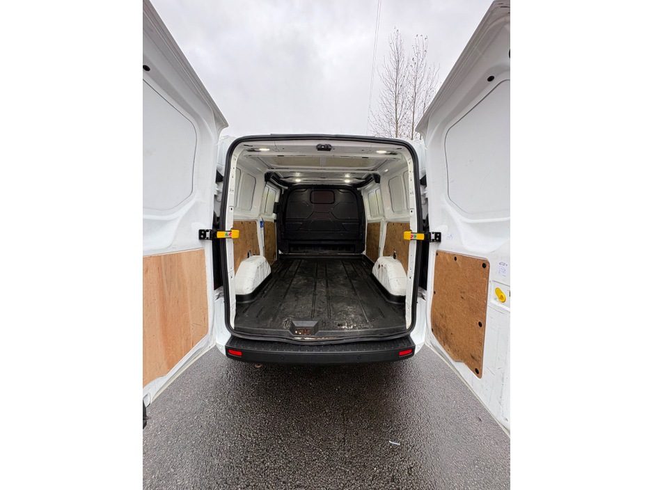 2021 Ford Transit - image 9