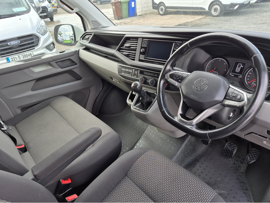 2021 Volkswagen Transporter - image 10