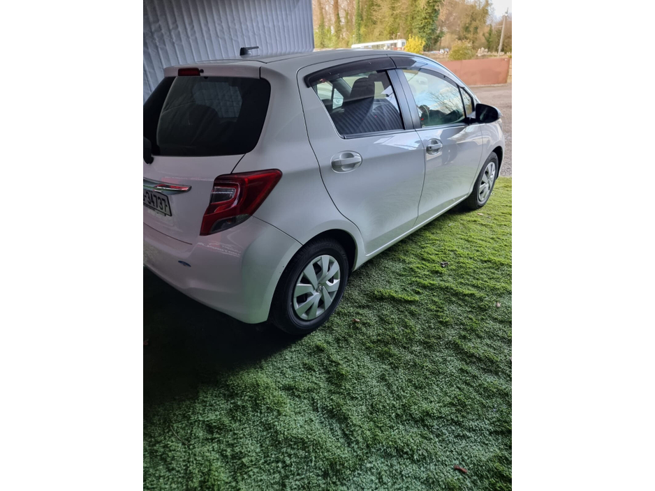 2014 Toyota Vitz - image 5